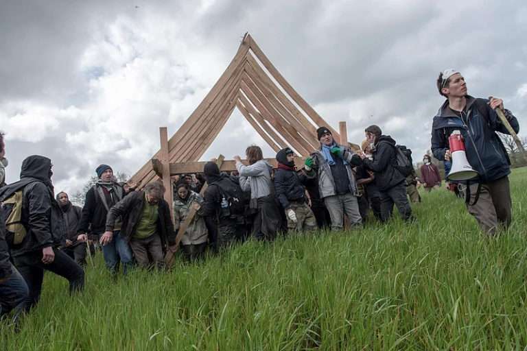 « Ils peuvent détruire, on reconstruira » : reportage à Notre-Dame-des-Landes