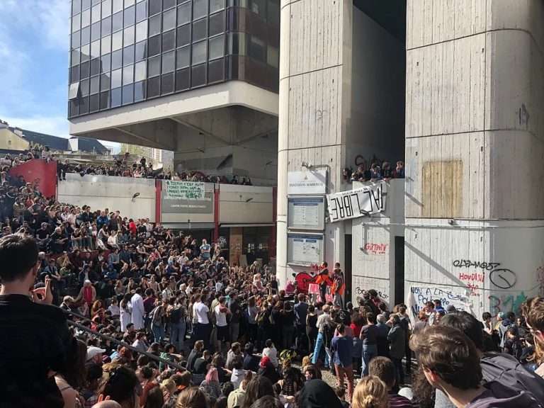 La hausse des frais de scolarité des étudiants étrangers : une mesure “raciste”