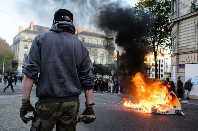 « Demain s’ouvre au pied de biche » : Nantes, ville à l’avant-garde des mobilisations