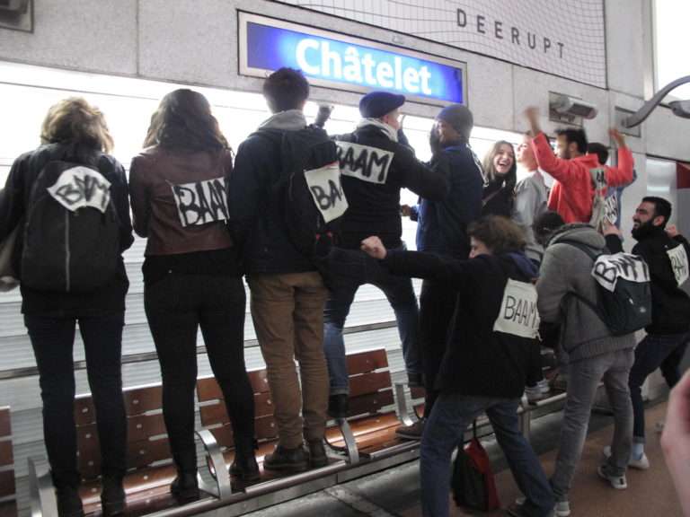 Contre la loi Asile et Immigration, le BAAM sensibilise dans le métro parisien