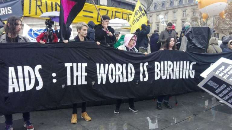 11 novembre : des anti-Trump rassemblés pour la paix à Paris