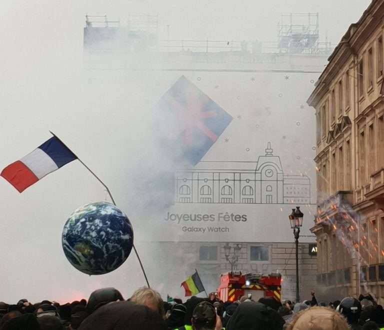 Gilets Jaunes : Paris brûle-t-il ?