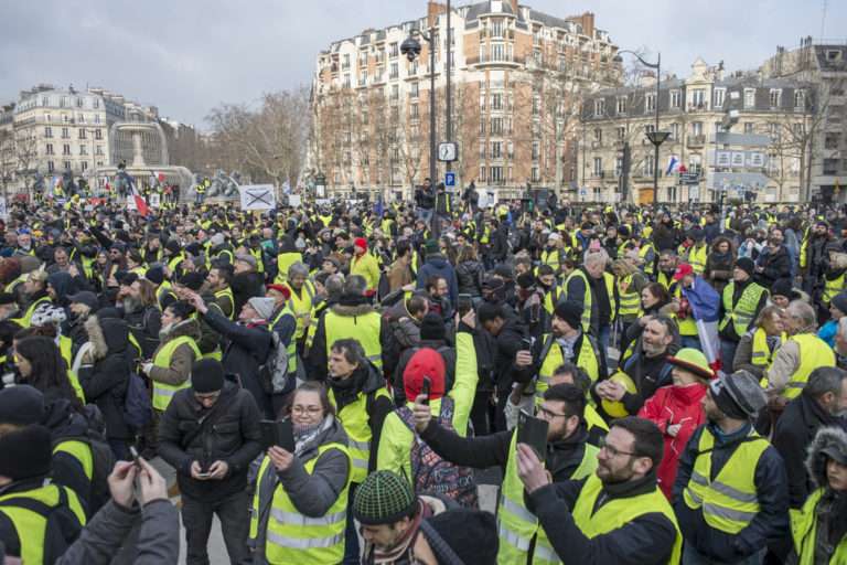 Monique Pinçon-Charlot : Gilets Jaunes, une “guerre de classe contre l’oligarchie”