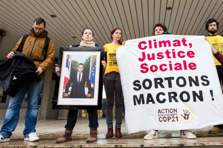 Ils décrochent Macron et finissent au tribunal