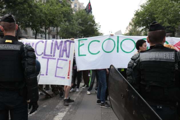 A Paris le 24 mai, les forces de l'ordre ont bloqué à plusieurs reprises la manifestation de de la grève mondiale pour le climat. Photo Pierre-Olivier Chaput