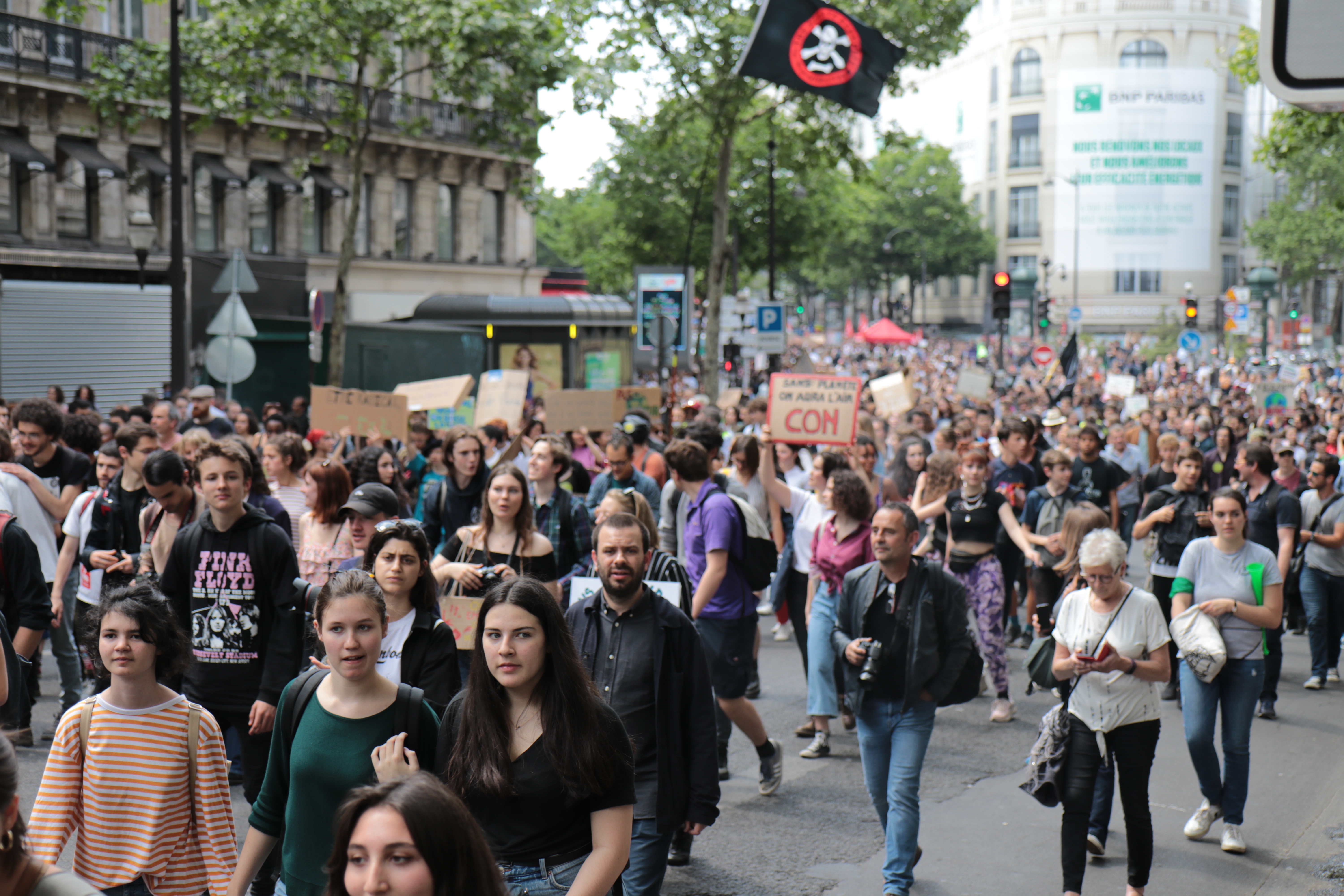Devant l'Opéra de Paris le 24 mai, lors de la grève mondiale pour le climat. Photo Pierre-Olivier Chaput