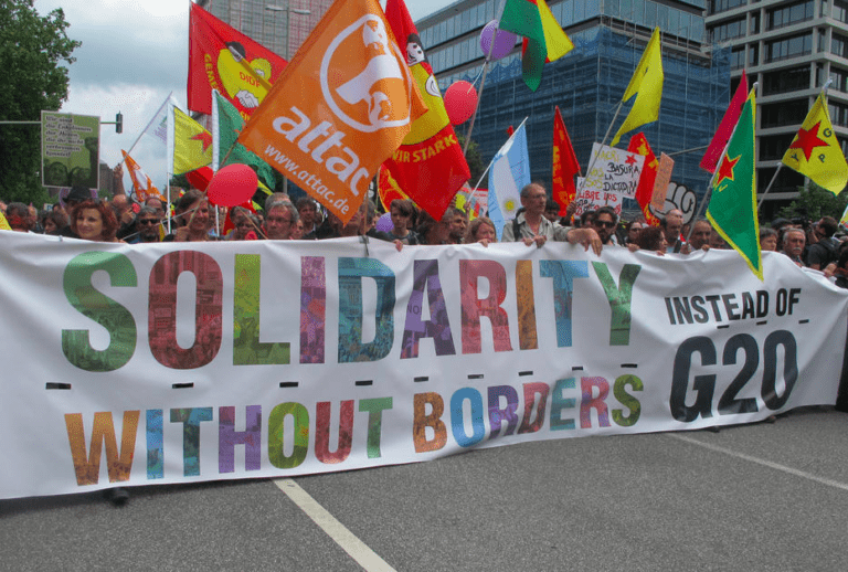 Le G20 à Hambourg : une foule pacifique défile contre le sommet