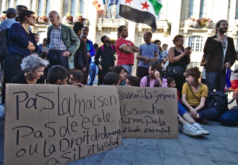 Saint-Denis : des familles syriennes expulsées, une ville mobilisée