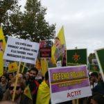 Pancartes YPG et slogans anti-Erdogan