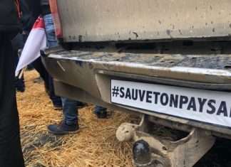 Mobilisation des agriculteurs et agricultrices à l'appel des syndicats FNSEA et Jeunes agriculteurs, le mercredi 27 novembre 2019 à Paris, sur les Champs-Elysées.