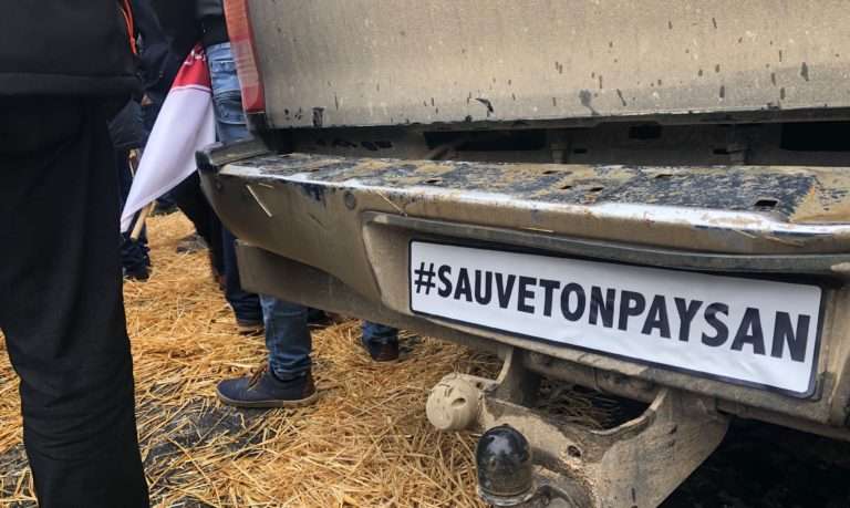 Mobilisation des agriculteurs et agricultrices à l'appel des syndicats FNSEA et Jeunes agriculteurs, le mercredi 27 novembre 2019 à Paris, sur les Champs-Elysées.