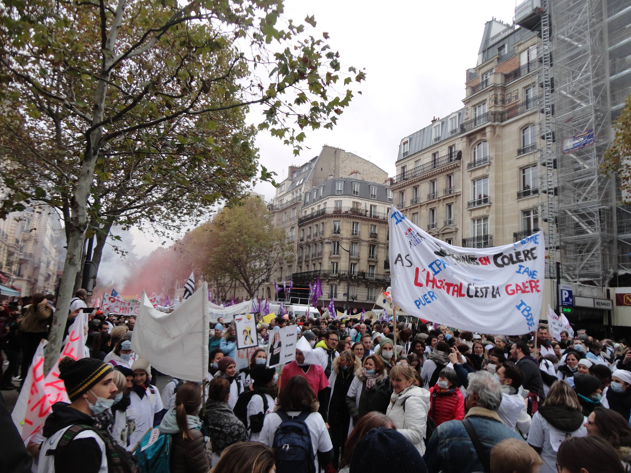 Grève des personnel.le.s hospitalier à Paris le 14 novembre 2019. (Photographie: Romane Salahun pour Radio Parleur) soignants