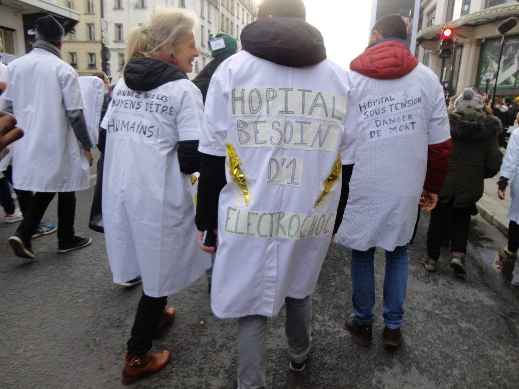 Grève des personnel.le.s hospitalier à Paris le 14 novembre 2019. (Photographie: Romane Salahun pour Radio Parleur) soignants