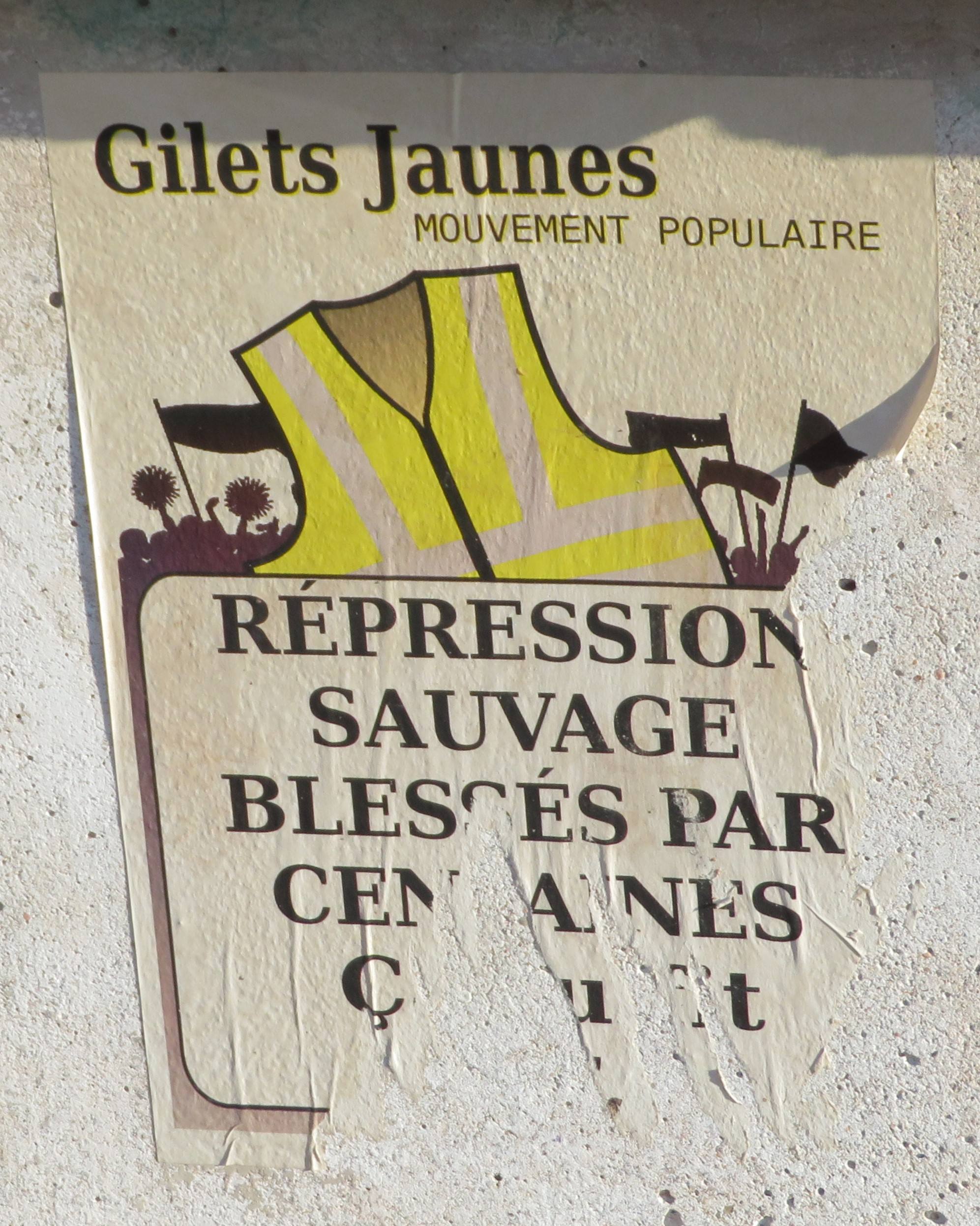 Les Gilets Jaunes rassemblés Place Bellecour à Lyon pour souffler leur première bougie avant de se diriger vers le Pont de la Guillotière le samedi 16 novembre 2019. Photo : Tim Buisson pour Radio Parleur