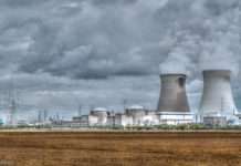 La centrale nucléaire de Doel en Belgique. Photographie : Jean Pierre Swirko sous licence créative commons