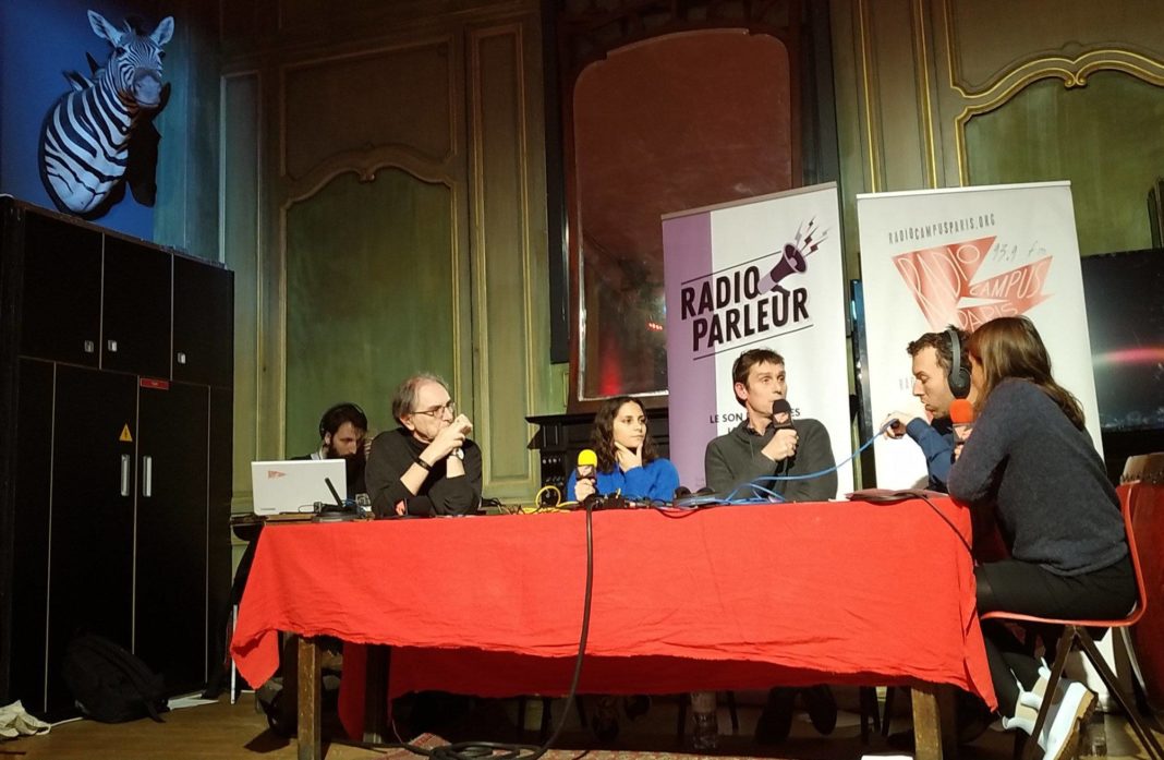 Plateau de l'émission spéciale de Radio Parleur sur l'éducation au médias et les fausses informations à Paris le 16 novembre 2019. Photographie : Antoine Atthalin pour Radio Parleur.