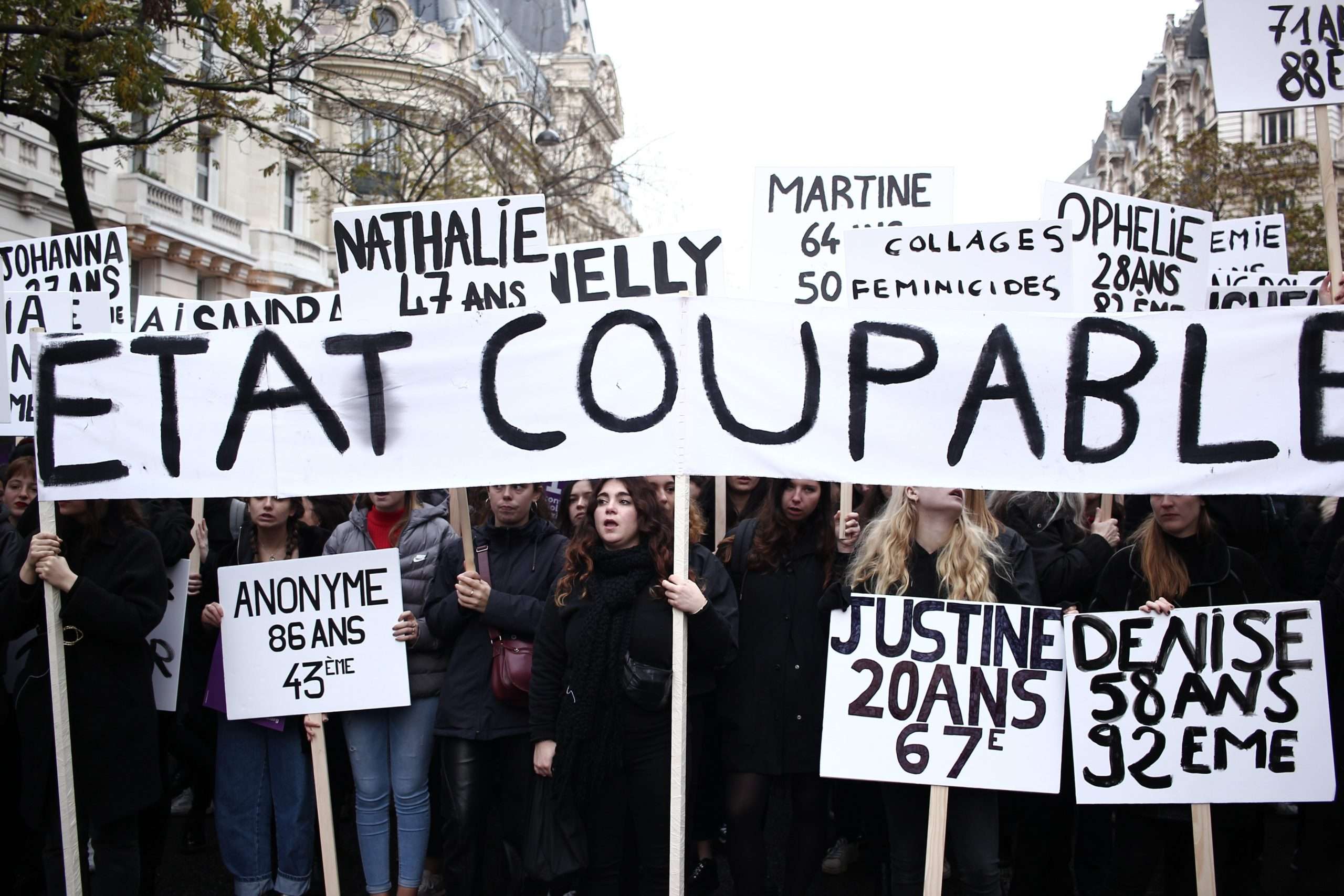 À la marche "Nous Toutes" contre les violences faites aux femmes, à Paris, le samedi 23 novembre 2019. Photographie : Pierre-Olivier Chaput pour Radio Parleur.