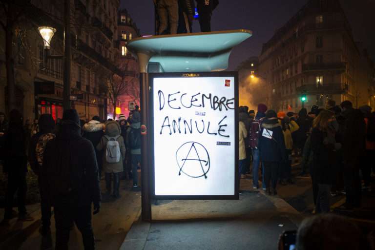 Antipub manifestation 5 décembre grève générale