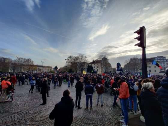 À Paris, la place Denfert-Rochereau à l'arrivée de la manifestation du 10 décembre contre le projet de réforme des retraites