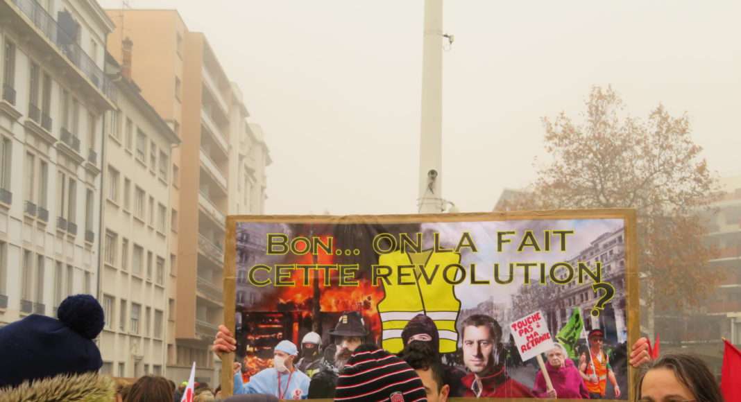 Dans les cortèges de la grève générale du 5 decembre à Lyon. Photographie : Tim Buisson pour Radio Parleur.