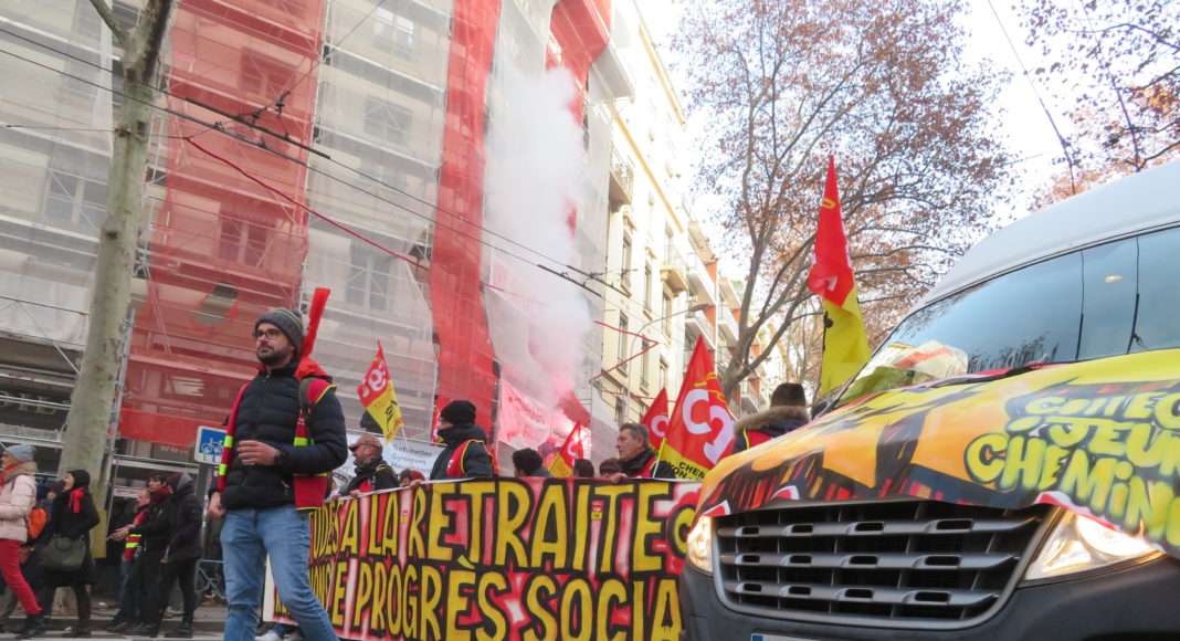 Dans les cortèges de la grève générale du 5 decembre à Lyon. Photographie : Tim Buisson pour Radio Parleur.