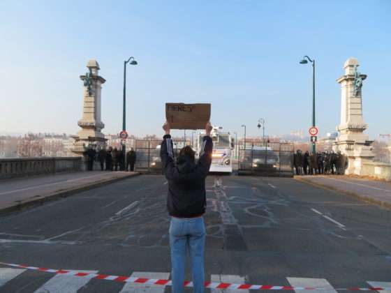Dans les cortèges de la grève générale du 5 decembre à Lyon. Photographie : Tim Buisson pour Radio Parleur.