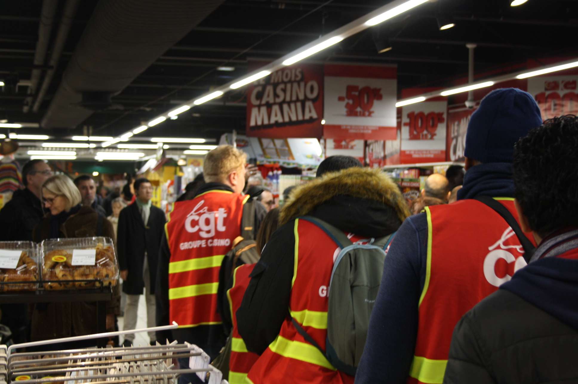 mobilisation des salariés du groupe Casino au Géant Masséna à Paris le 26 novembre 2019. Photographie : Pierre Louis Colin pour Radio Parleur.