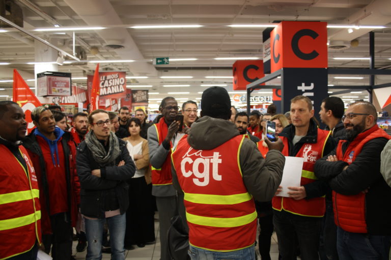 mobilisation des salariés du groupe Casino au Géant Masséna à Paris le 26 novembre 2019. Photographie : Pierre Louis Colin pour Radio Parleur.