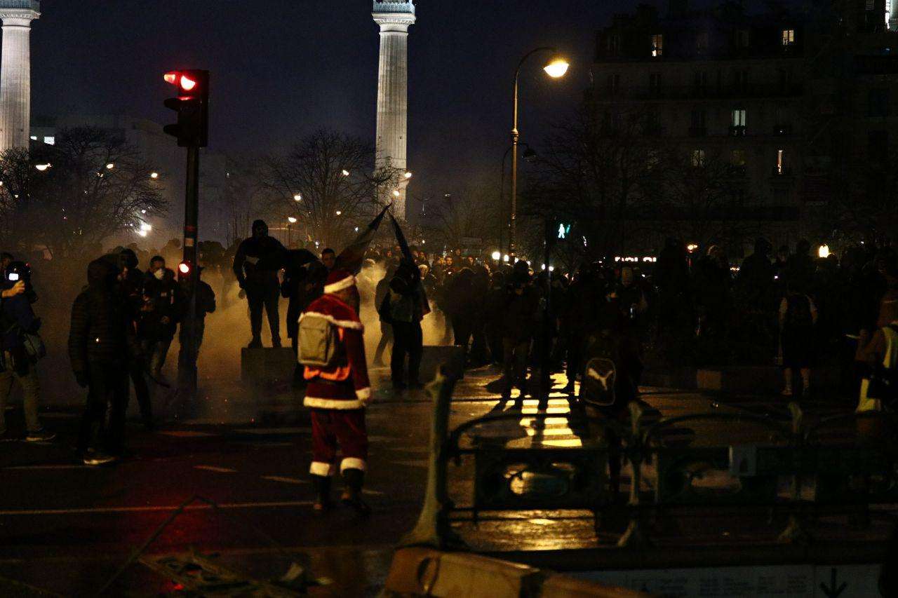 À la manifestation du 17 décembre à Paris contre le projet de réforme des retraites. Photographie : Pierre-Olivier Chaput pour Radio Parleur.