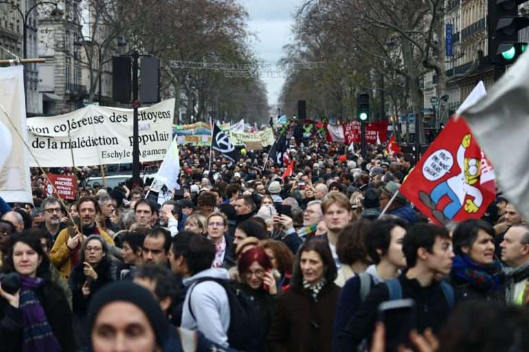 À la manifestation du 17 décembre à Paris contre le projet de réforme des retraites. Photographie : Pierre-Olivier Chaput pour Radio Parleur.