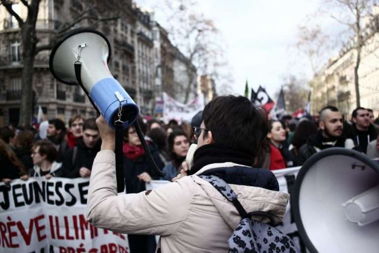 À la manifestation du 17 décembre à Paris contre le projet de réforme des retraites. Photographie : Pierre-Olivier Chaput pour Radio Parleur.