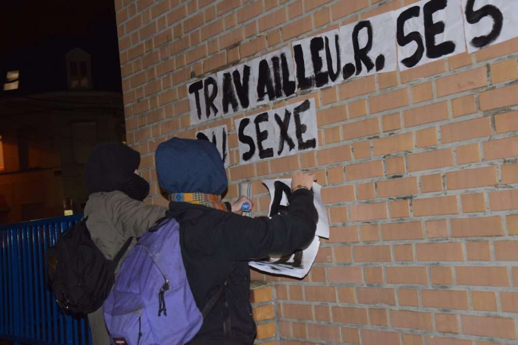 Collages contre les féminicides à Lille.