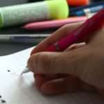 Véronique Decker revient sur le confinement qui a interrompu brutalement l’année scolaire et pense la rentrée de septembre sous le prisme du numérique, de l’hygiène et de l’émancipation. Photo : Pierre-Olivier Chaput pour Radio Parleur.