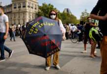 Manifestante masquée à Paris, le 20 septembre 2020 par Noan Ecerly pour Radio Parleur. militer confinement