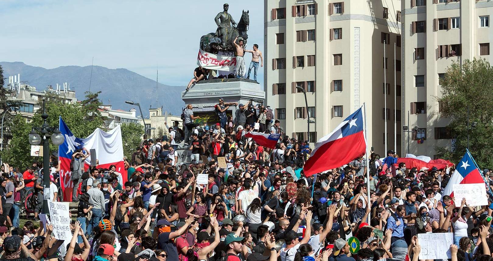 Manifestation de l Estallido social à Santiago du Chili le 22 octobre 2019. Photographie : Carlos Figueroa via wikimedia commons
