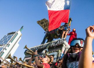 Manifestation pour une nouvelle constitution à Santiago le 2 mars 2020 Photographie : Gonzalo Mondoza via wikimedia commons
