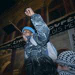 Rassemblement du Collectif des Jeunes du Parc de Belleville la nuit avant l’expulsion.